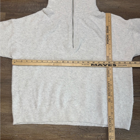 Women’s Aerie Quaterzip - Picture 5 of 5